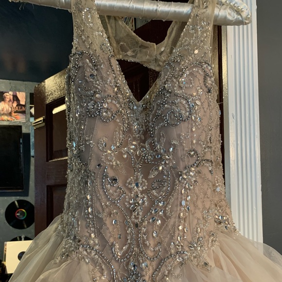 Quinceanera dress, some jewels are missing, Champagne colored - Picture 2 of 8